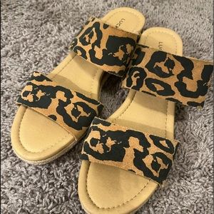 Lucky brand leopard slides